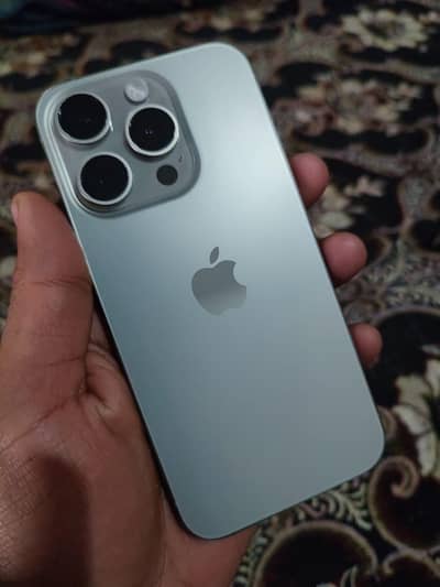I phone 15 pro Natural Titanium
