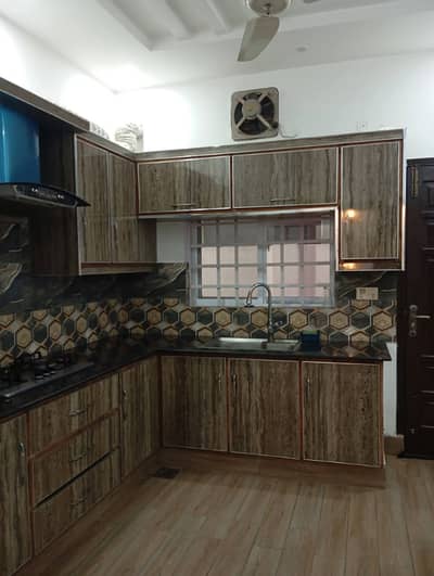 10 MARLA GHAR LIKE NEW