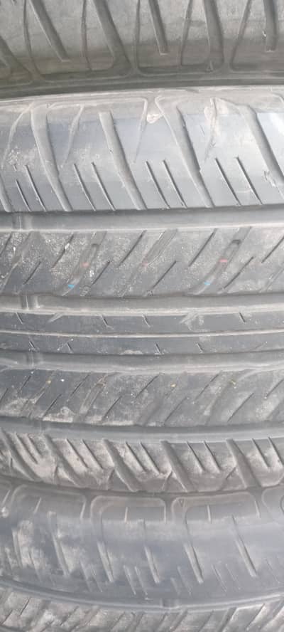 285 50 20  Dunlop tyres  sat