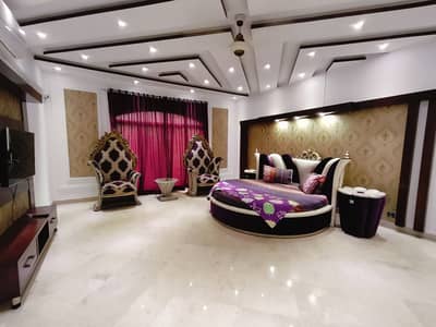 Full Furnish Flat DHA Phase 4 Gold Criest Mall Daily Basis Short Stay.