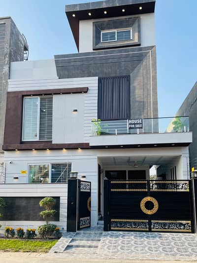 A Prime Location 5 Marla House Located In Central Park - Block BB Is Available For sale