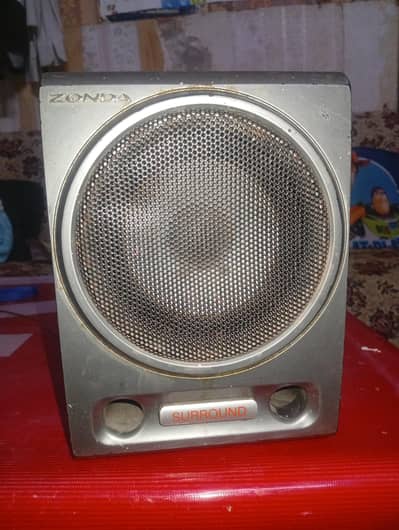 تین عدد بوفر والے سپیکر دو چار انچ کے ایک تین انچ کا