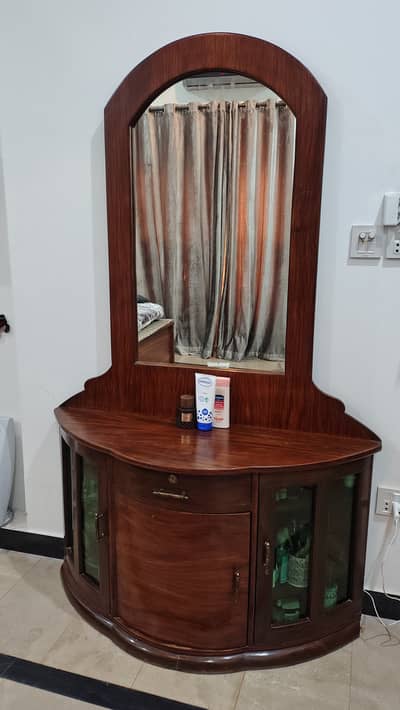 Dressing Table /Coffe Table with 2 small table, Read Add Carefuuly