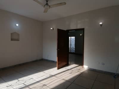 DHA 1 Kanal Excellent Upper Portion For Rent In Phase 2