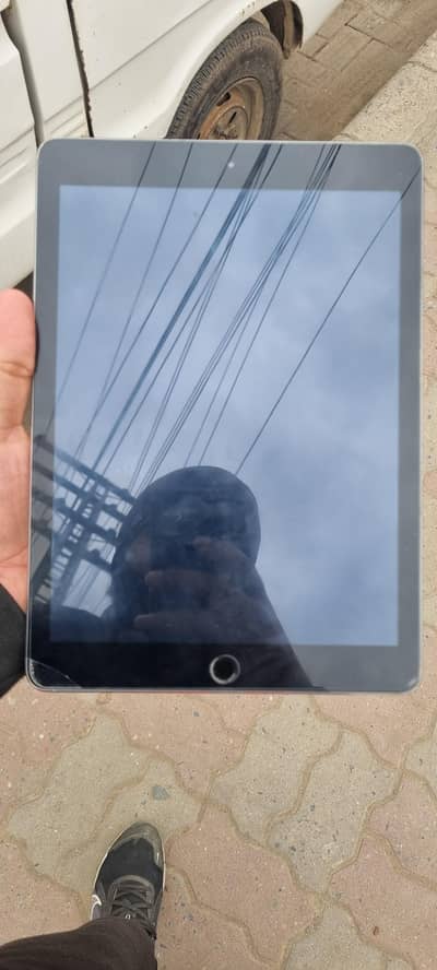 I pad 6 generation all ok  finger camra avry thing 32 gb