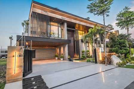 2 KANAL FULLY FURNISHED POLL THEATER VILLA FOR SALE GOOD LOACTION AT DHA PH 6