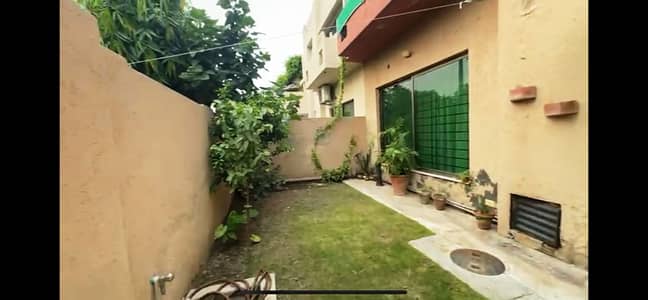 For Sale Facing Park & Corner Located On Main Boulevard 4 Bed House Perfect For Comfortable Living & Investment