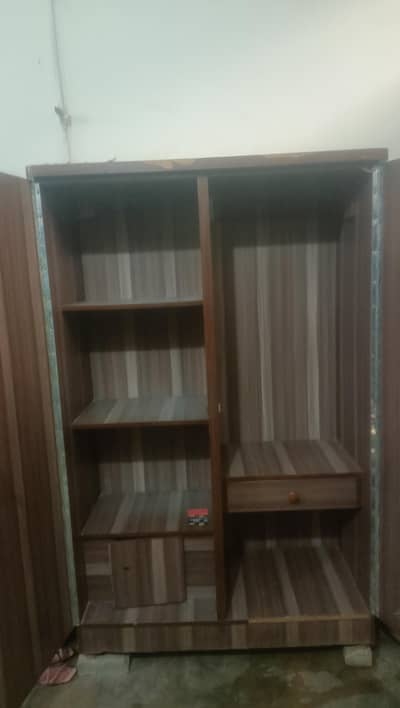 Almari showcase singarmaze