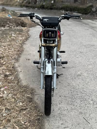 Honda 125 Self start Gold Edition