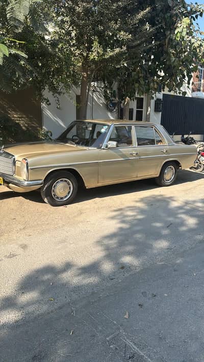 1974 W115 200 D Mercedes Benz
