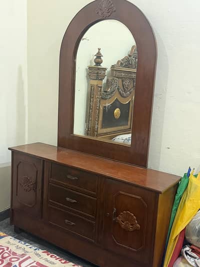 Dressing table with 3 drawers and 2 cabinets.