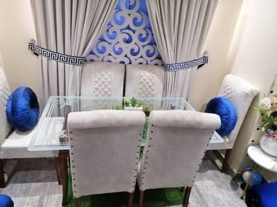 6 seater dinning table in Excellent condition