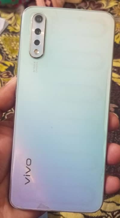 VIVO S1 in display finger