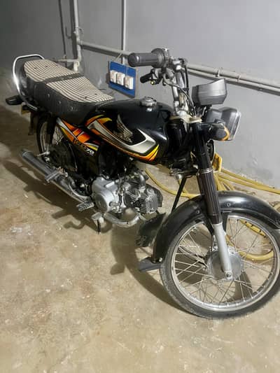 Honda CD70 2023
