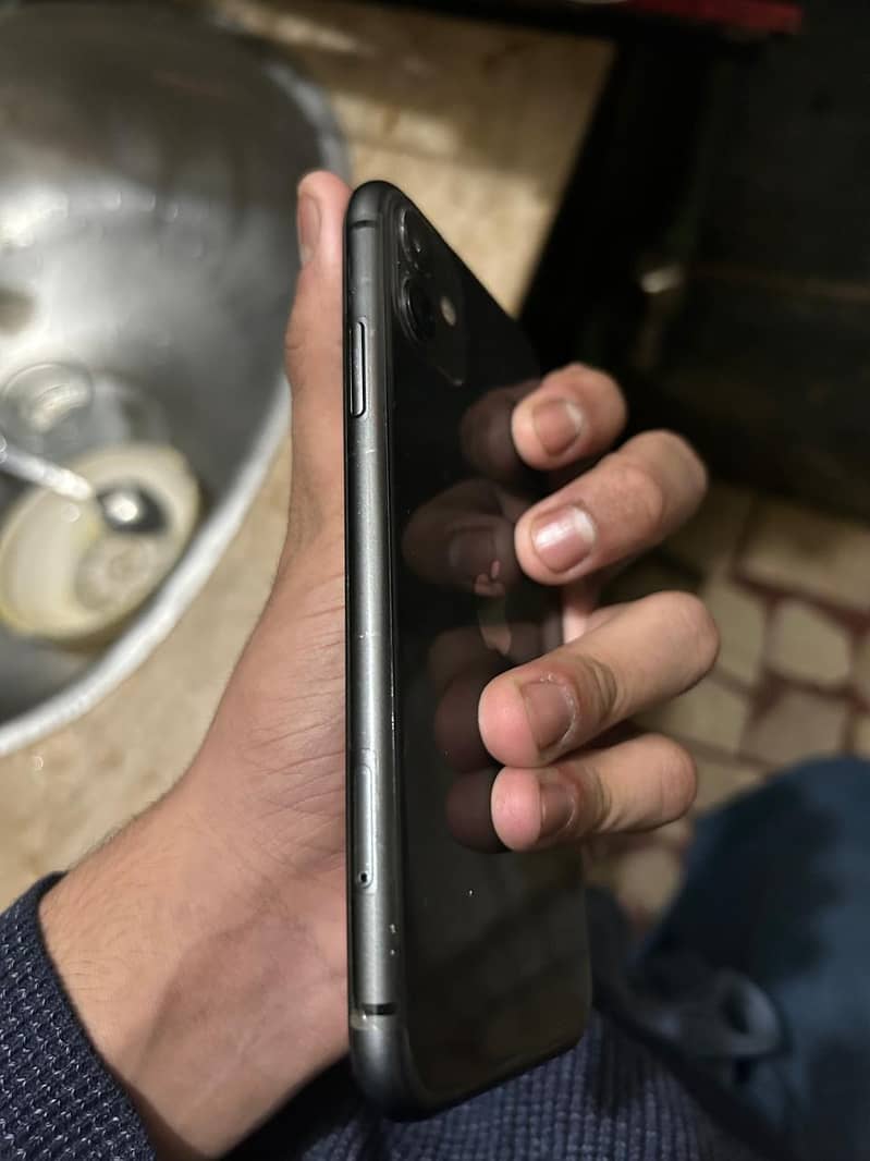 iPhone 11 read caption 6