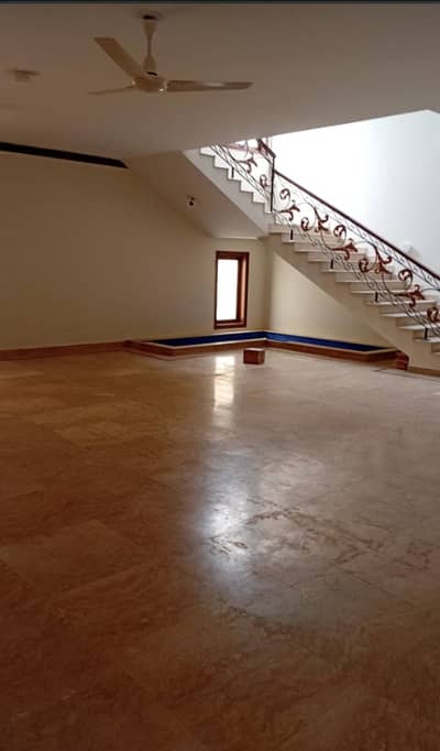 6 bed 1000 yards bungalow for Rent