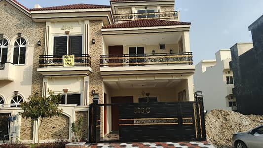 8 MARLA PRIME LOCATION LUXURY HOUSE FOR SLAE