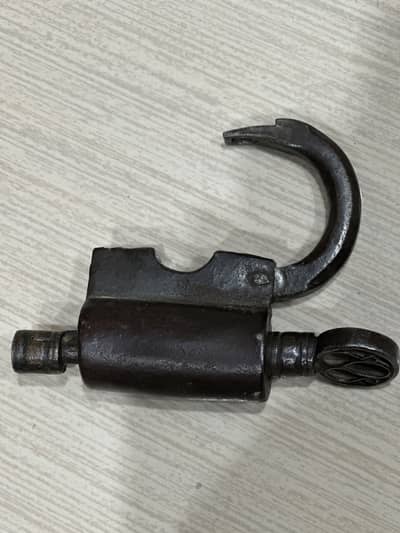 مغل دور کا 400–500 سال پرانا نایاب قدیم تالا | دو چابیوں والا سسٹم