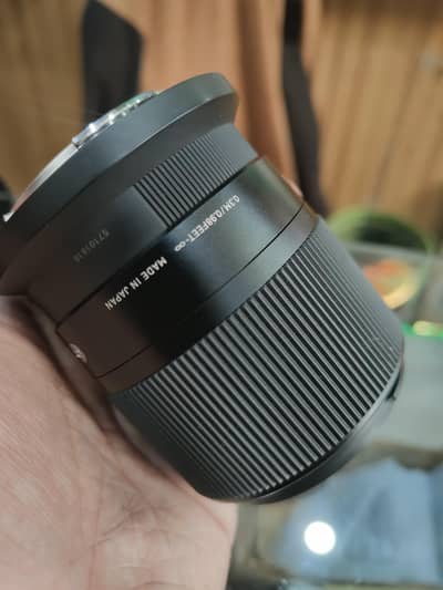 sigma z 30mm 1.4 lens