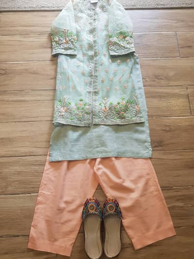 COMPLETE DRESS WITH SHOES FOR YOUNG GIRL,