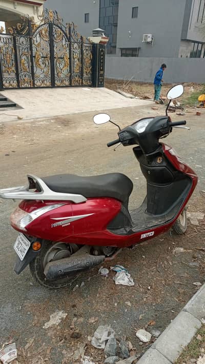 United 100cc scooty