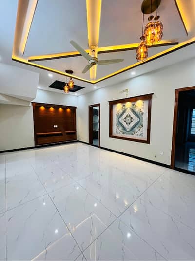 10 Marla Tile Flooring Independent House Prime Location Gas , Boring Plus Servant Quarter G-13