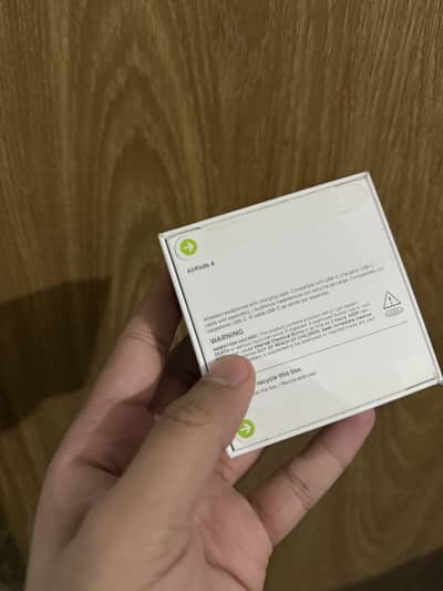 Apple Airpods 4 without active noise cancellation