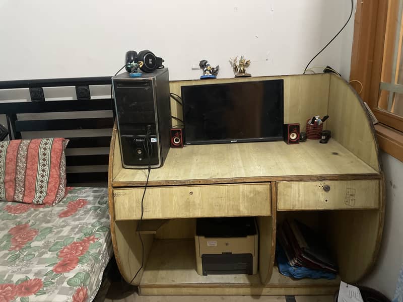 Study table / computer table 0
