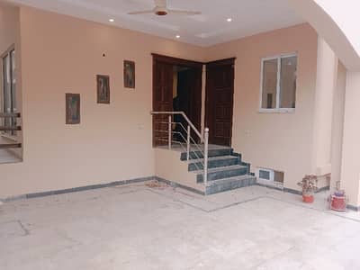 Sector A 10 Marla used house available for sale on prime location and reasonable price