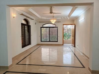 Well Maintained 3 Bed 1 Kanal Upper Portion Available For Rent In F-8