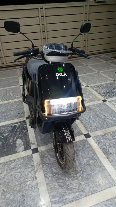 Okla Oynx Electric Bike Scooty Scooter Black Metal Frame