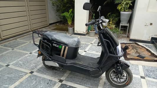 Okla Oynx Electric Bike Scooty Scooter Black Metal Frame