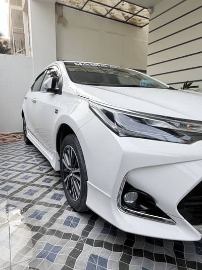 Toyota corolla grande 1.8 black interior