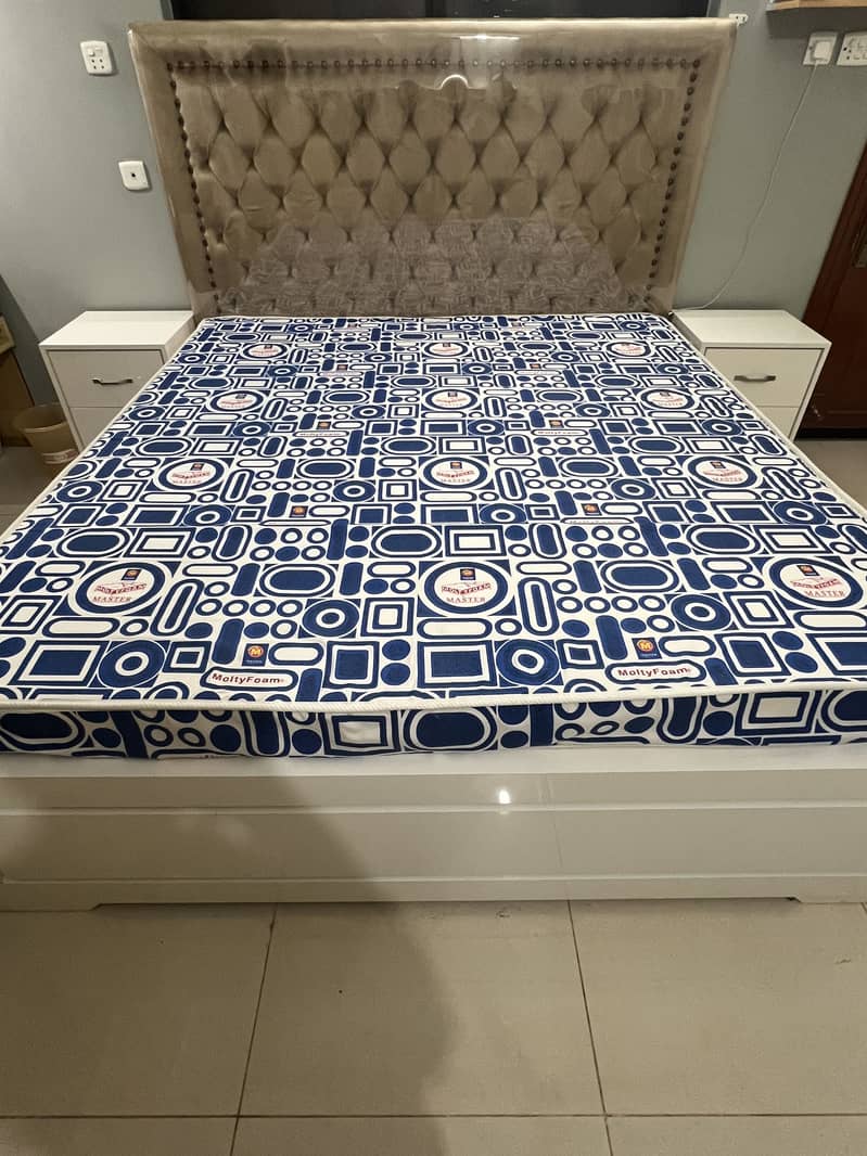 Double bed and Side table 0