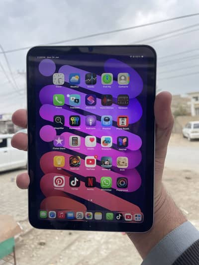 iPad mini 7 128gb 10/10 condition 98% health 60cc complete box
