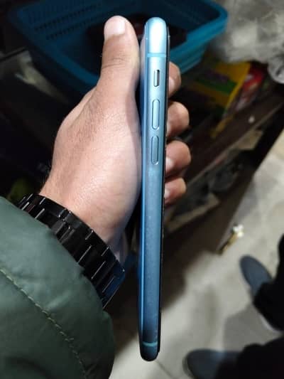 iPHONE XR NON PTA FACTORY UNLOCK