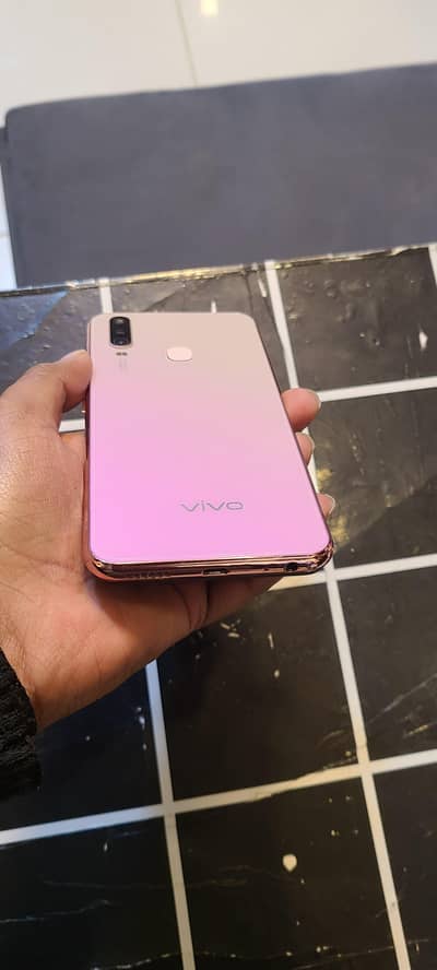 vivo y17 8gb 256gb UAE stock available
