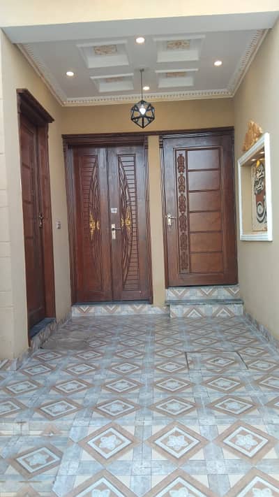 3 merla house dubel Story beautiful house Near parak masjid markeit matro istashan bajli Pani Available