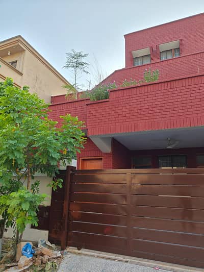 E-11 Beautiful Upper Portion Size 30/70 Very Reasonable Rent