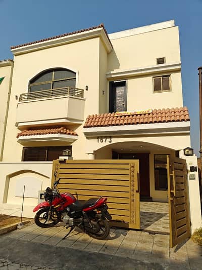 5 Marla Slightly Used House For Sale Walking Distance Misjid Commercial And Park  Sold Construction