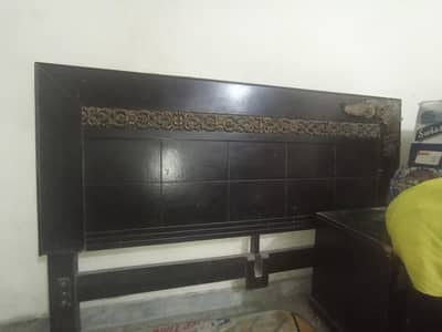 Completele bed with 2 side table and dressing table