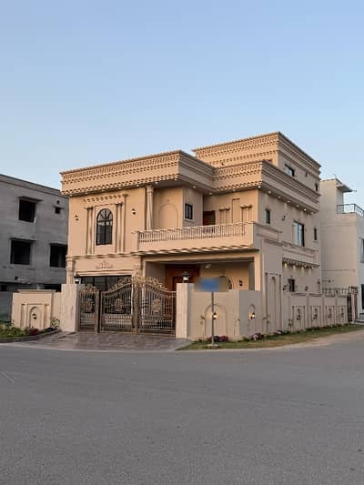 Prominently-Located Corner House Available In Citi Housing Society For sale