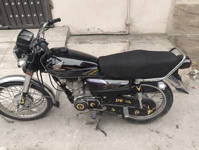 Honda 125 black