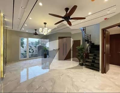 DHA Phase 7 Block U 10 Marla House for Rent