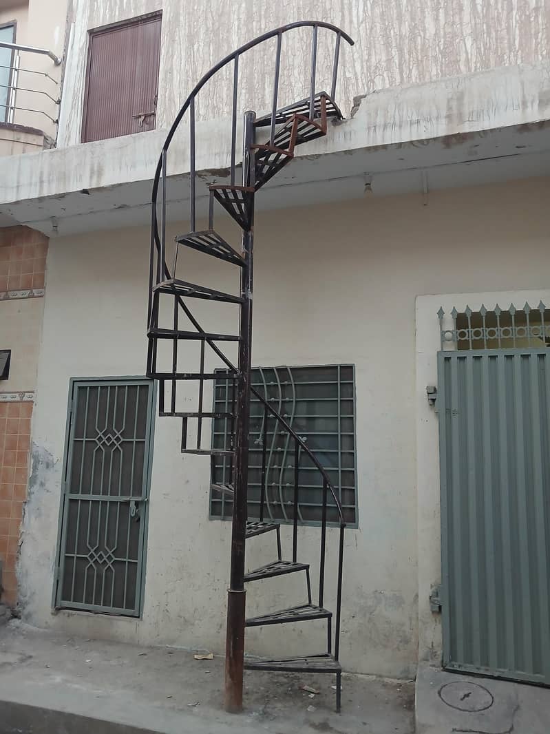 لوہے کی گول سیڑی برائے فروخت 0