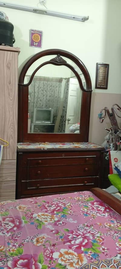 dressing table used