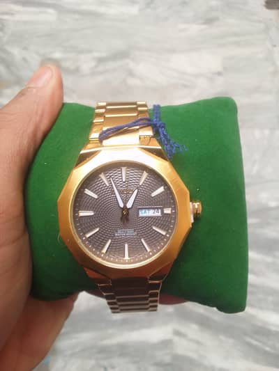 emergency sale watch for Switzerland branded watch kindly contact me