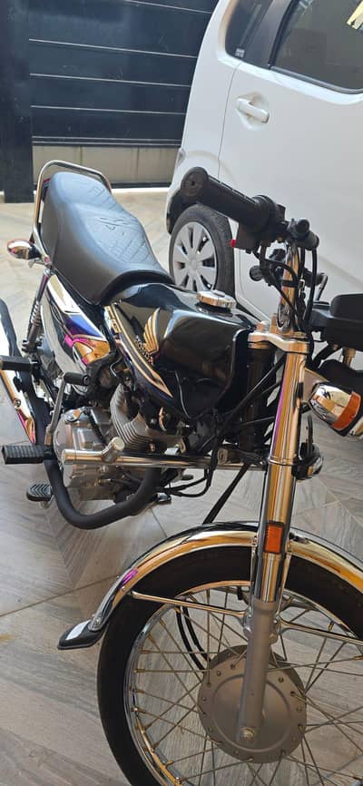 Honda 125 self start spacial edition
