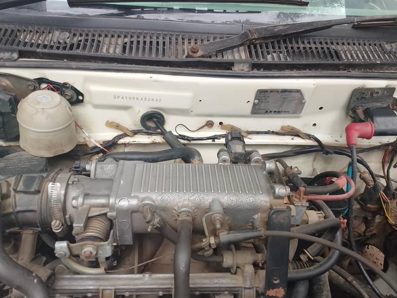 گاڑی اچھی کنڈیشن میں ھے کا نمبر سیالکوٹ کا ھے بک فایل جینوئن ھے 10