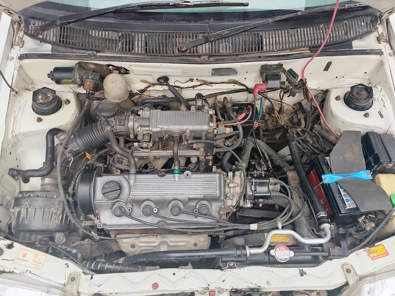 گاڑی اچھی کنڈیشن میں ھے کا نمبر سیالکوٹ کا ھے بک فایل جینوئن ھے 12